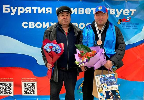 Циден Генінов (праворуч) на чемпіонаті світу Міжнародної ради військового спорту у Бангладеш. Фото: ПКР
