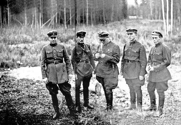 Так называемая комендантская расстрельная команда НКВД,- люди, непосредственно приводившие приговоры в исполнение.