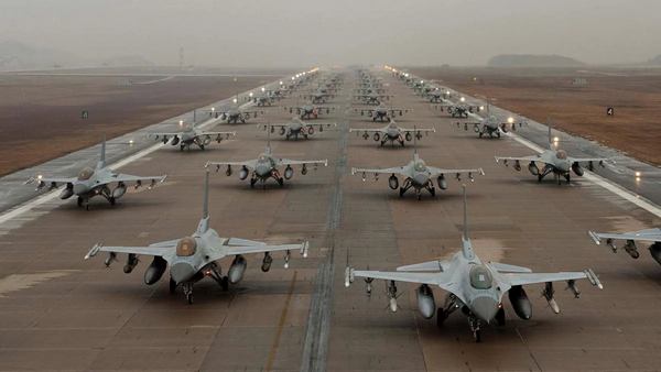Винищувачі F-16 / US Air Force