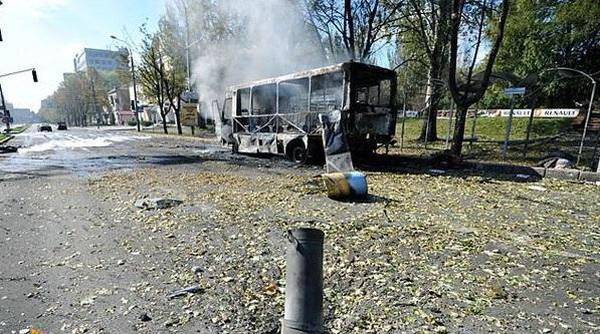 Фото дня - Кто убил в Донецке десяток мирных жителей на остановке (доказательств
