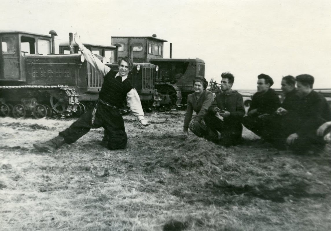 Г освоение целины. Освоение целины Хрущев. Целина 1954 Хрущев. Поднятие целины в Казахстане. Целина освоение целинных земель СССР.