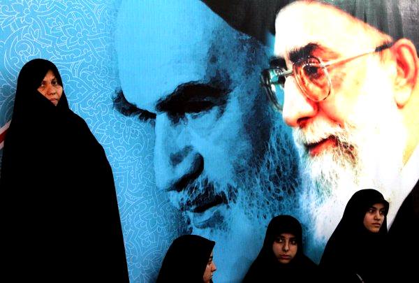 Фото:  Духовные вожди Ирана, вчерашний и сегодняшний: Рухолла Хомейни и Али Хаме