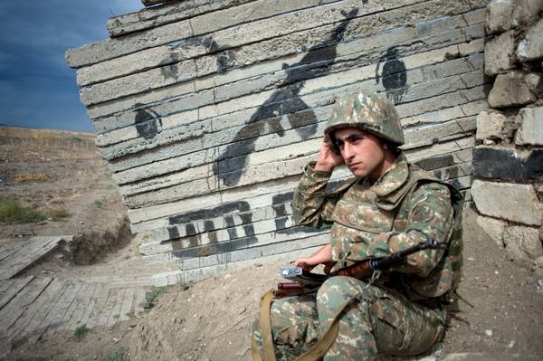 Фото:  Военнослужащий армии самопровозглашенной Республики Нагорный Карабах, 201