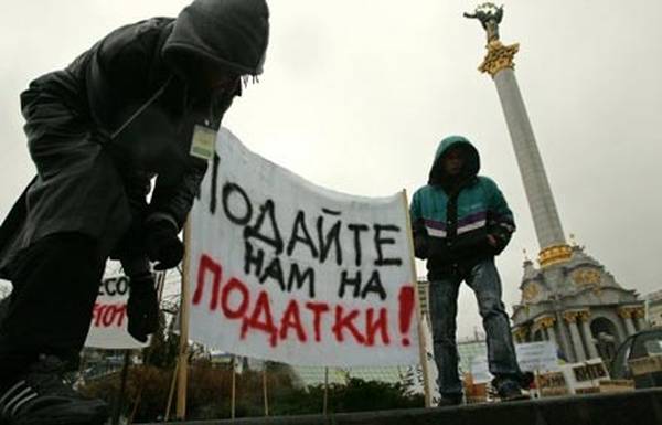 Фото:  2010 год, первые протесты против режима Януковича. Яценюк забыл, что Рево