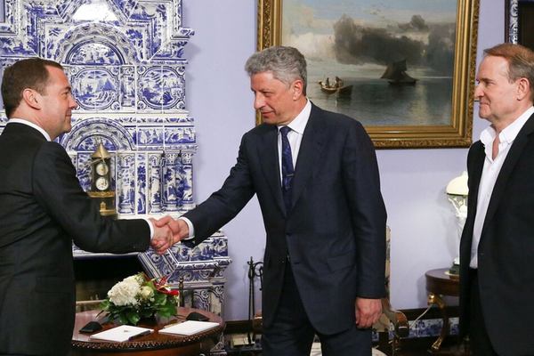 Фото:  У 2019 році Герой України Юрій Бойко їздив на зустріч з Дмитром Медведєви