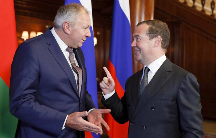 Фото:  Премьер-министр России Дмитрий Медведев и белорусский премьер-министр Сер