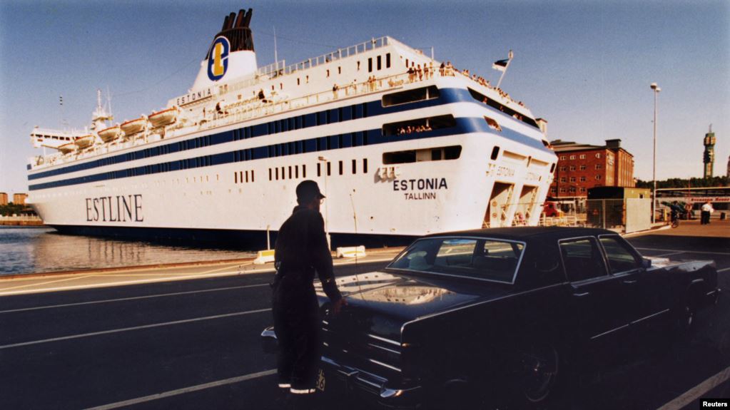 Фото: Reuters Снимок парома "Эстония", сделанный в Стокгольме летом 1994 года.  