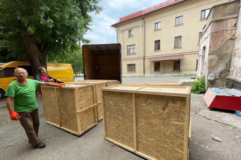 Фото:  Миколаївські музеї готують експонати для зберігання на випадок евакуації 