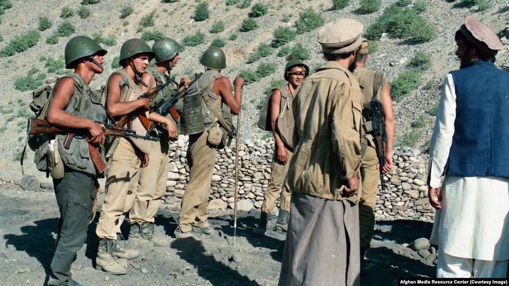 Фото:  Советские солдаты в Афганистане