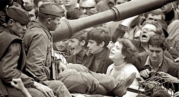 Фото:  Расстрел Пражской весны: очевидцы советского вторжения вспоминают 1968 го