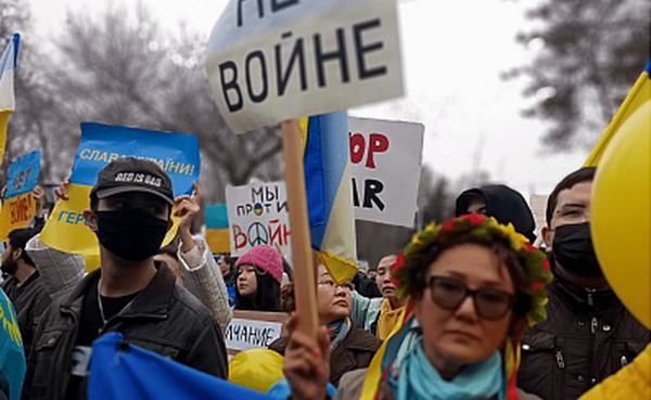 Фото:  kaztag.kz. В Алма-Ате провели массовый митинг «за Украину, против путинск