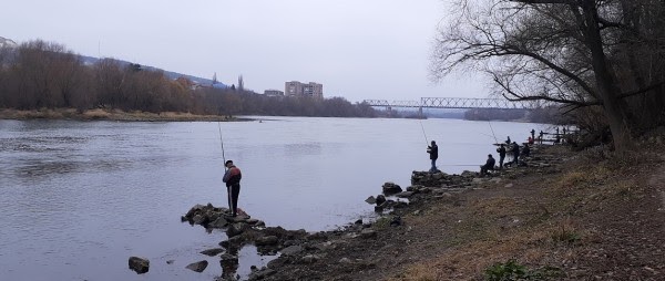 Фото:  Рыбалка на Днестре в городе Могилев-Подольский, Украина