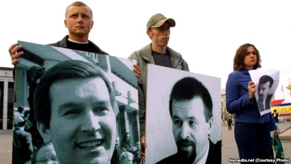 Фото:  Акция солидарности с пропавшими политиками Виктором Гончаром и Анатолием 