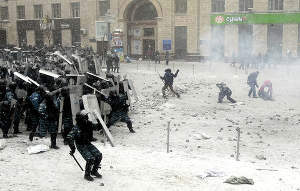 Фото:   Восстание народа в Украине