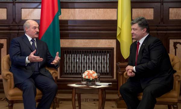 Фото:  Александр Лукашенко и Петр Порошенко / Фото: пресс-служба президента Укра
