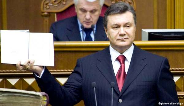 Фото:  Пол-срока Януковича