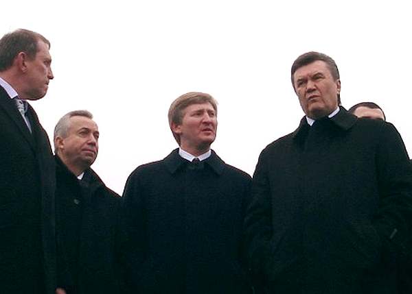 Фото:  Янукович - банкрот