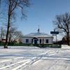 Сегодня в украинских селах под церкви приспособлены разные здания, как, например, это 