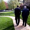 21 апреля 2009 | Президент Обама сопровождает сенатора Эдварда Кеннеди