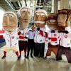 Барак Обама с бейсбольной группой поддержки The Racing Presidents.