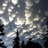 Mammatus clouds. Фото: Кен Льюис