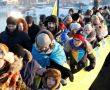 Фото дня: «Живий ланцюг» у День Соборності на мосту Патона в Києві, 22 січня 201