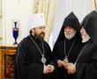 Верховный патриарх и католикос всех армян Гарегин II (справа) перед началом трех