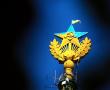 Фото:   Звезда, раскрашенная в цвета флага Украины и флаг Украины, вывешенный на