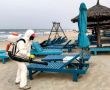 Фото:  Санитарная обработка пляжа во Вьетнаме. Фото: Reuters