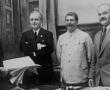 Фото:  Сталин, Риббентроп и другие товарищи после подписания пакта