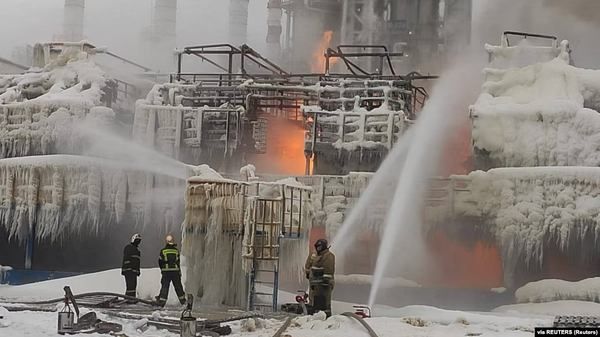 Фото: наслідки удару по нафтовому терміналу "Новатек", via REUTERS
