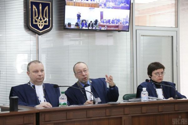 Фото:  Судьи Олег Колиуш, Олег Ткаченко, Лариса Задорожная во время подготовител