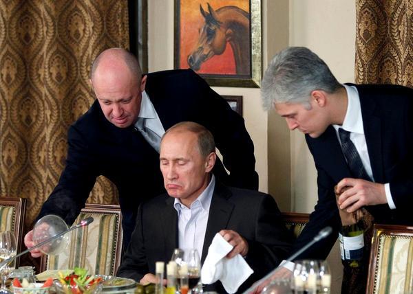 Фото:  Евгений Пригожин (слева) и Владимир Путин, 2011. Фото: Misha Japaridze / 