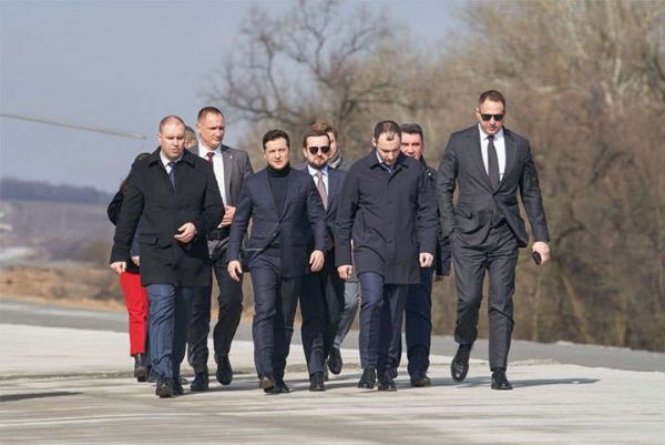 Фото:  Президент Владимир Зеленский и представители его Офиса проверяют состояни