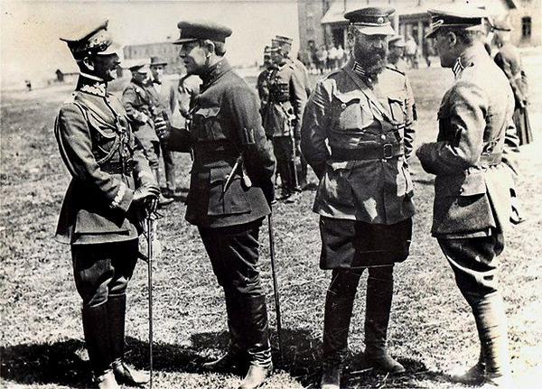 Фото:  БЕРДИЧЕВ, АПРЕЛЬ 1920 Г. НА ФОТО (СЛЕВА НАПРАВО): ПОЛЬСКИЙ ГЕНЕРАЛ АНДЖЕЙ