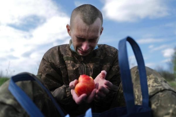 Звільнений з  полону рашистів українець. фото: Віталій Юрасов