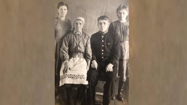 Фото:  Родина виселених Прокутків – мати Ярина, дочки Єлизавета та Юхима, син Дм