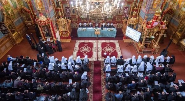 Собор Украинской Православной Церкви в Свято-Пантелеймоновском женском монастыре