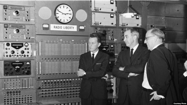 Фото:  Радио Свобода. Мюнхен. На мастер-контроле. 1960-е.