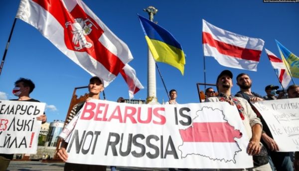 Фото:  Як Україні бути з Білоруссю?