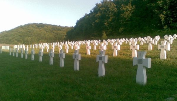 Фото:  Перше фото поховання вояків на Львівщині, Вікіпедія