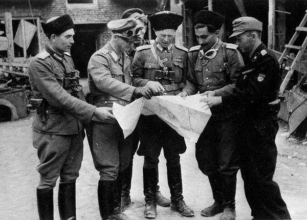 Фото:  Российские казаки на службе у германских нацистов