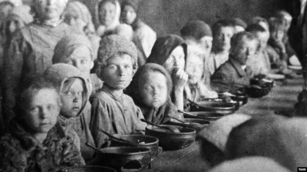 Фото:  Столовая для голодающих в Поволжье, 1923 год.