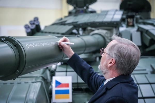 Чехія планує передати Україні модернізовані танки Т-72, повідомив прем'єр-мініст