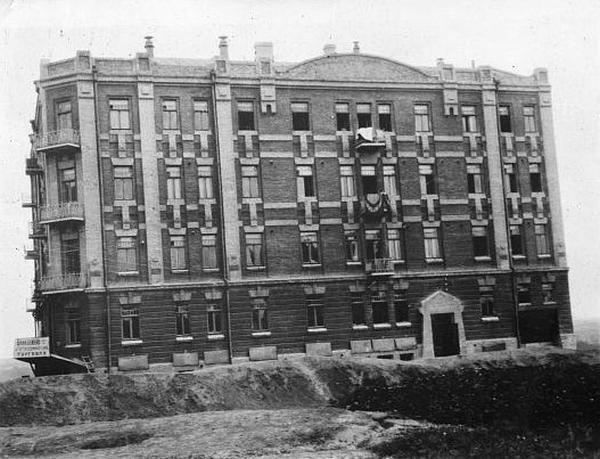 Фото:  Концтабір на Чайковській, 16 у 1919 році. Фото з бібліотеки Конгресу США