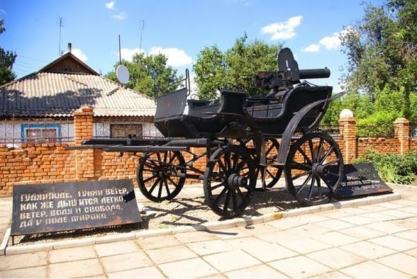 Фото:  Памятник тачанке в Гуляйполе
