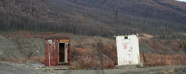 Фото:  Ямний туалет у Сибіру, ​​2012. Джерело: Reuters / Forum