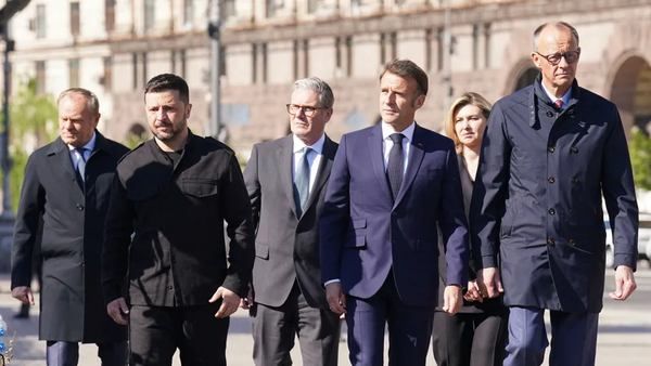 Президенти Зеленський, Макрон, канцлер Мерц у травні в Києві. Фото: Стефан Руссо