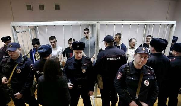 Фото:  На суде участников «Болотного дела» в Москве пели Гимн Украины