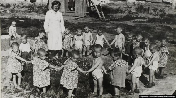 Фото:  "Дом ребенка Каргопольского ИТЛ", 1945, ГА РФ